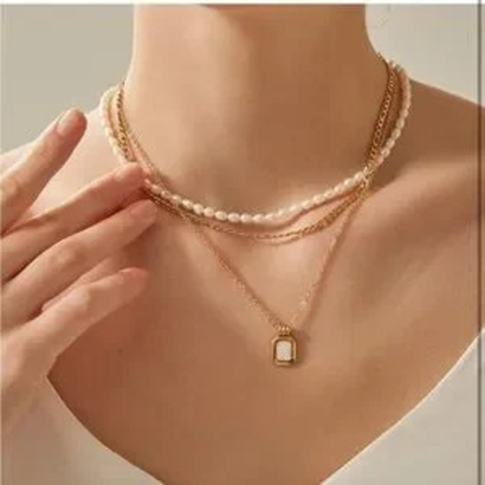 Elegant Classic White Pearl Necklace